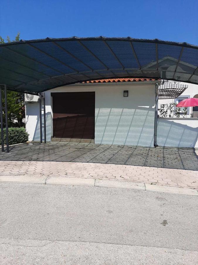 Apartma Ruzmarin *